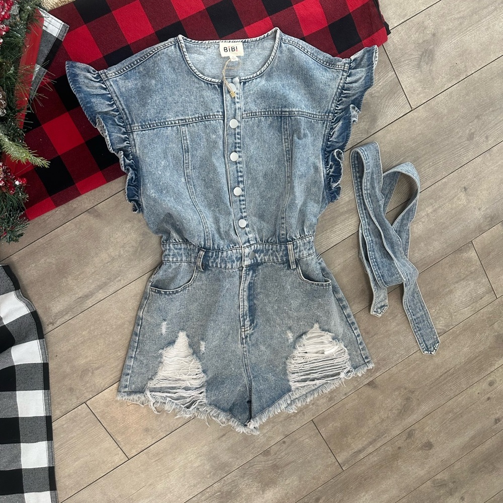 New BiBi Ruffled Distressed Denim Romper Ruffle Sleeve Romper Size Small - Picture 8 of 16